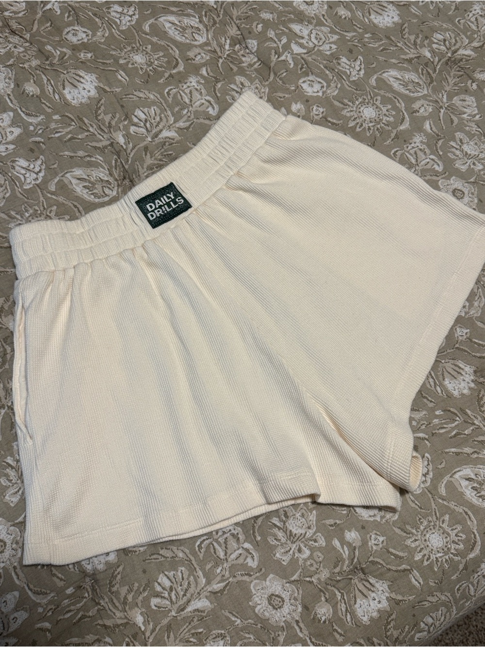 DAILY DRILLS Thermal Resort Shorts Cream with Bandana
Patch, size XS/S. NWT.